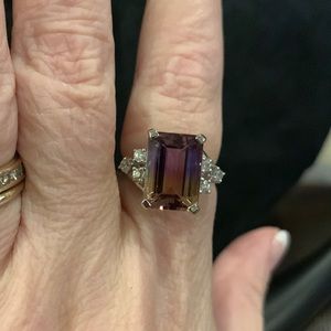 NWT Mystic topaz. Size 8. Six white zircon stones.